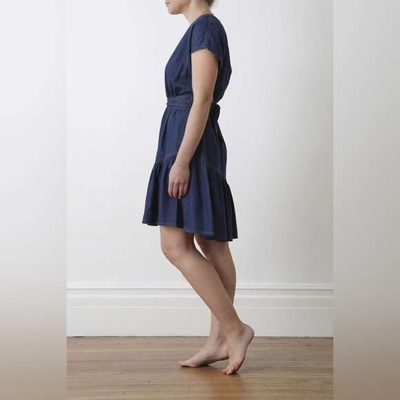 XIRENA DANI DRESS IN BLUE V NECK RUFFLED DENIM SIDE POCKETS M - Picture 4 of 15